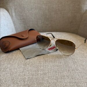 Ray-Ban Classic Gold Aviator Sunglasses